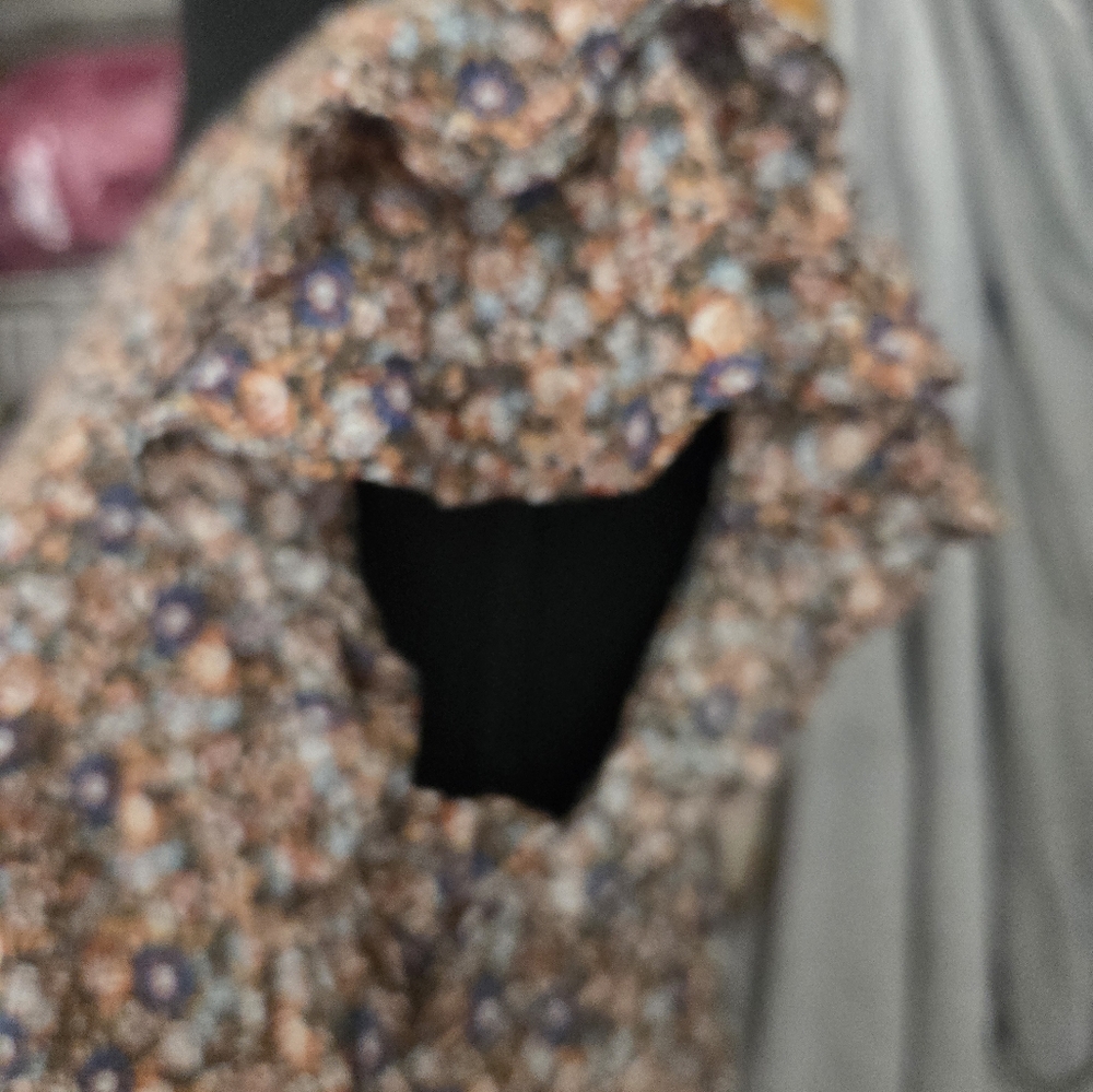 RACHEL Floral Ruffle Blouse - Picture 8 of 9
